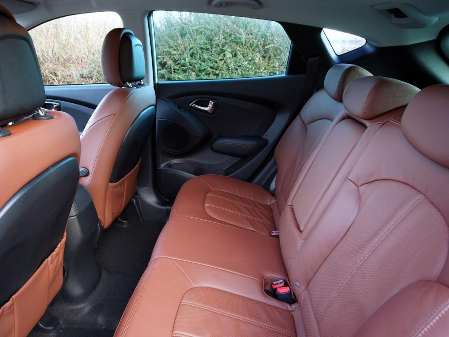  Hyundai ix35 2010 года  (UK) (фото 10 из 22)